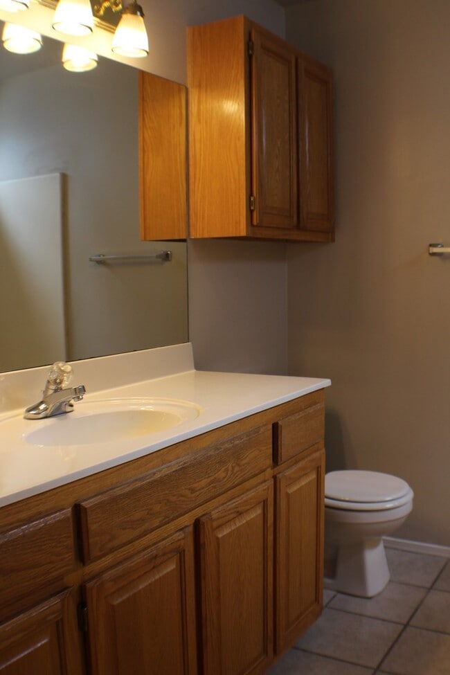 Building Photo - Adorable 3 bedroom 2.5 bathroom in Jenks!