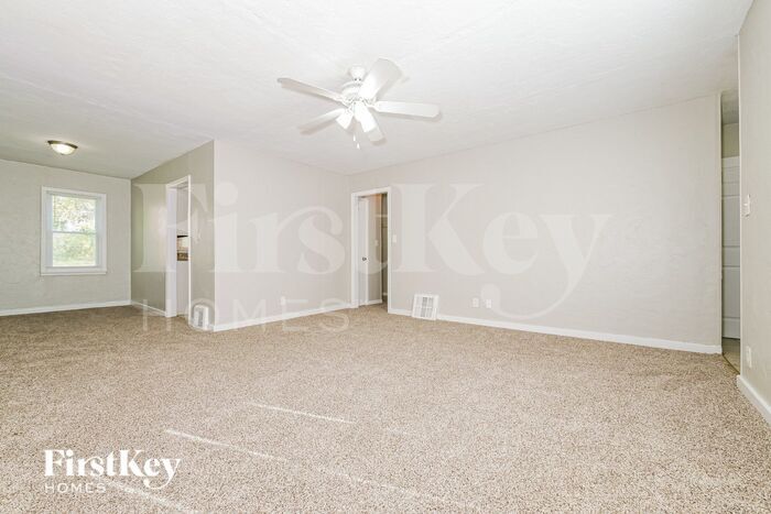 Building Photo - 8000 E 87th St