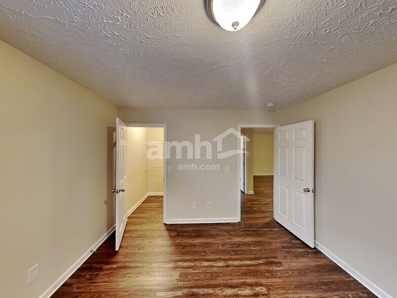 Building Photo - 1007 Middleton Ln