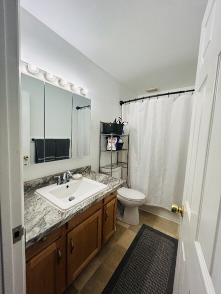 Building Photo - 227 E 12th Ave