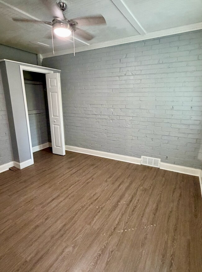 Building Photo - 8364 Greenridge Rd