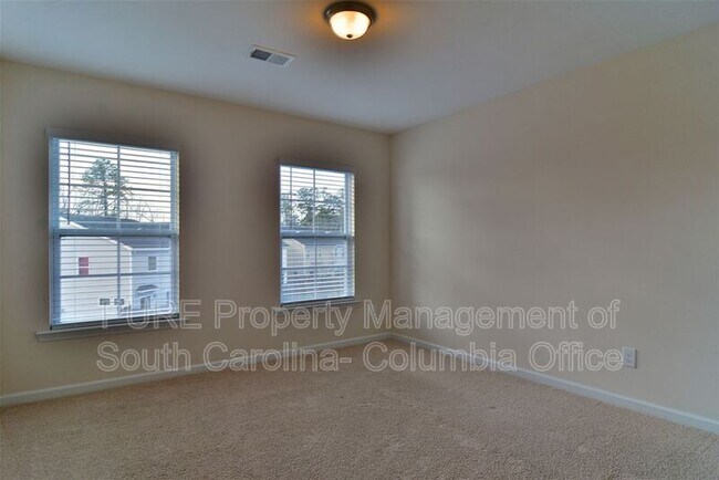 Building Photo - 207 Eagle Park Dr