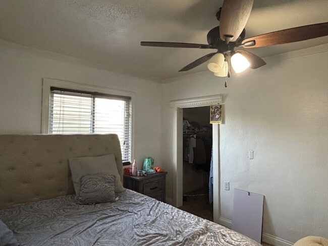 Building Photo - Cute & Cozy 2 BR/1 BA Single Family Home i...