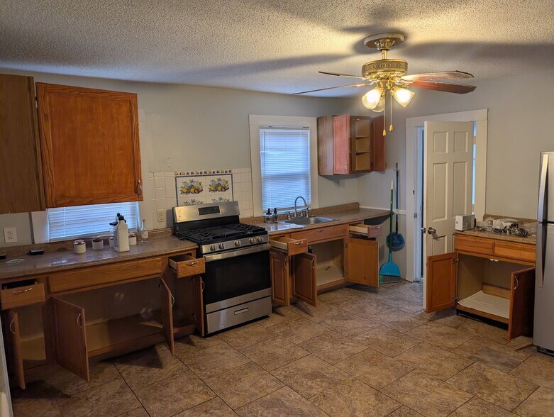 Building Photo - 91-93 Larrabee St