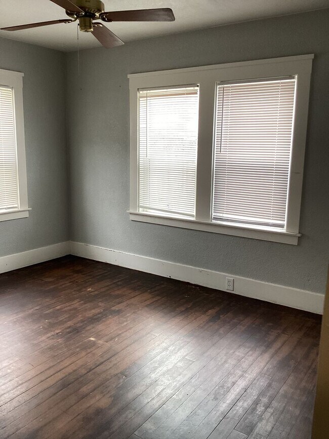 Building Photo - Charming Marysville Home with Bonus Space & Fenced Yard!