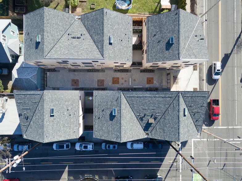 Building Photo - Overlook 2730