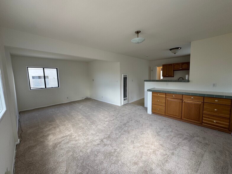Building Photo - 714 Loma Dr