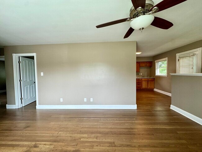 Building Photo - 2564 Millbrook Dr