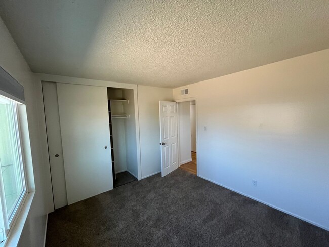 Building Photo - 1642 Alison Ave