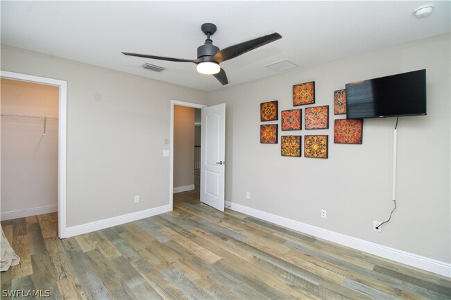 Building Photo - 2380 Fallglo St