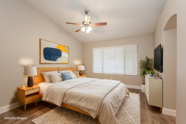 Building Photo - 4141 Oak Bay