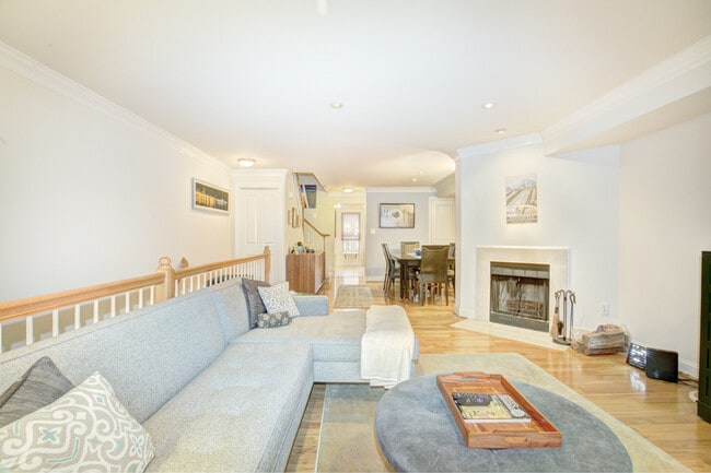 Primary Photo - 61 14th St NE