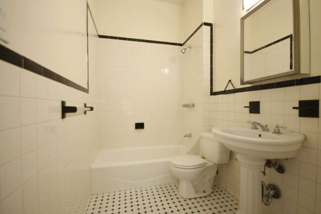 Building Photo - 134 W 87th St