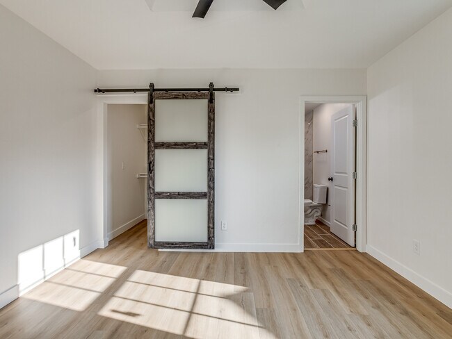 Building Photo - 1723 W Park Pl