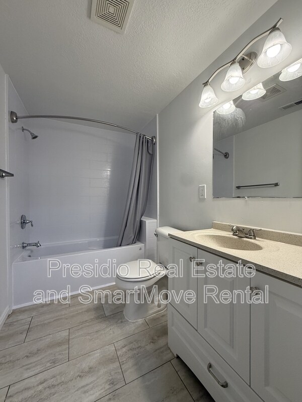 Building Photo - 6248 S High Bluff Dr