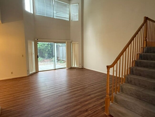 Building Photo - Spacious 3 Bedroom 2.5 Bath Two Story Home in Desirable Almaden Neighborhood