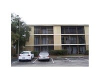 Building Photo - Nice condo with building Elevator, large patio Heard of Carrollwood