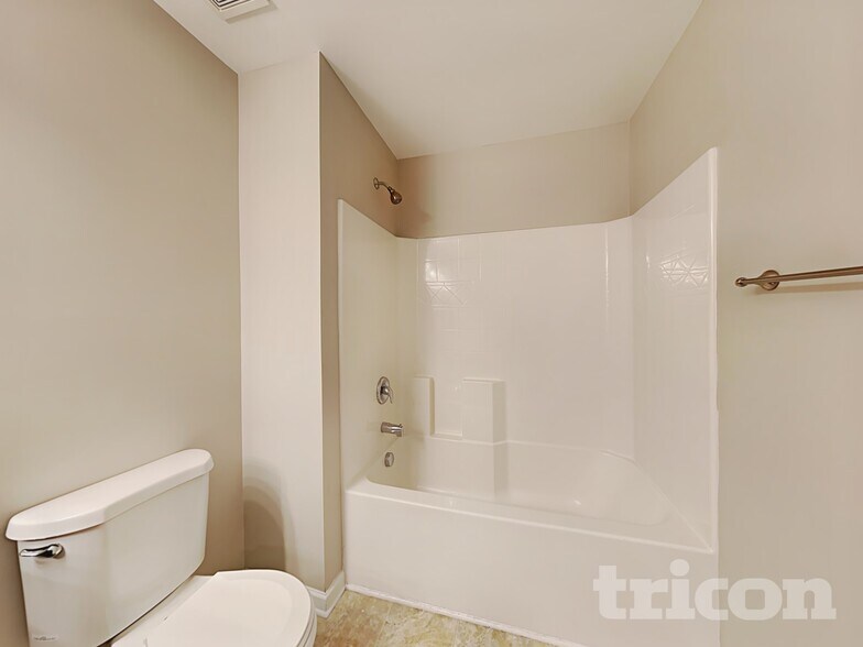 Building Photo - 447 Knothole Ln
