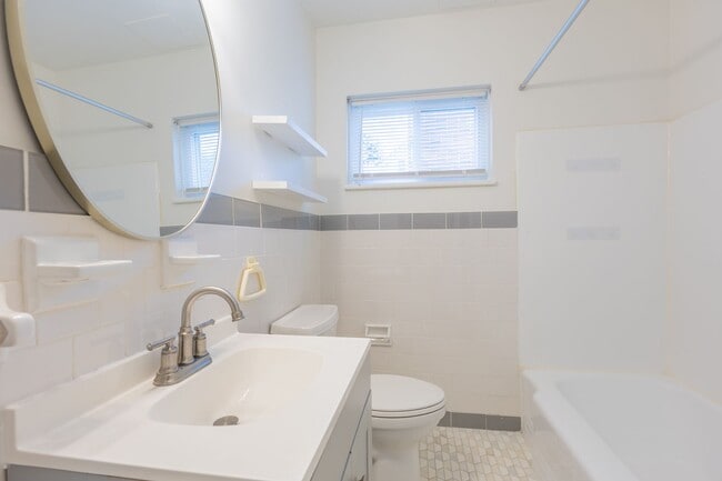 Building Photo - Lovely 3 BR/2 BA Single-Family Home in Gle...