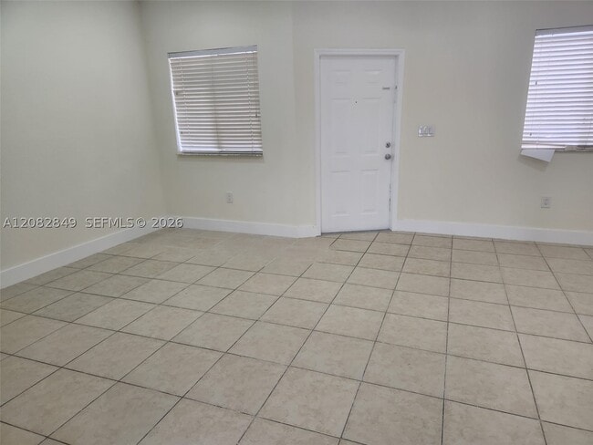 Building Photo - 1525 SE 31st Ct