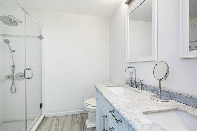 Building Photo - 237 Blank Ln