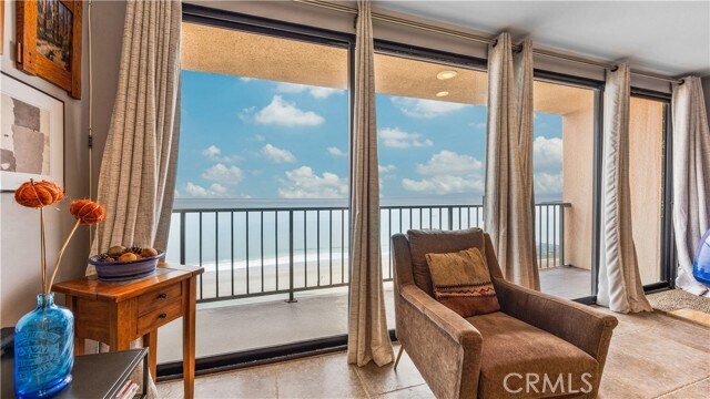 Building Photo - 721 Esplanade