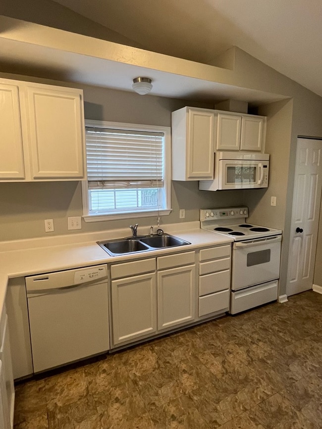 Building Photo - 106 Cove Landing Dr