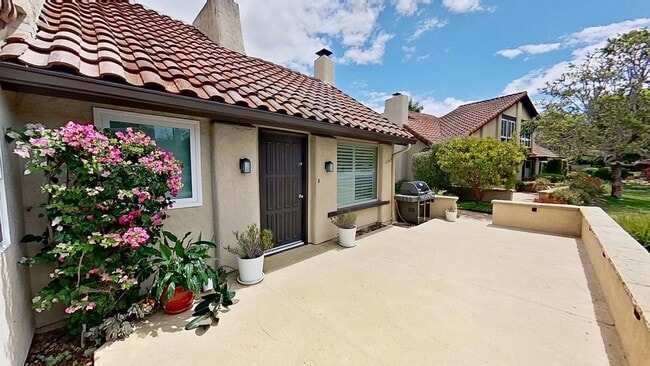 Building Photo - Spacious 3 bed / 2 bath in the More Mesa area