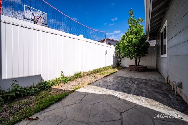 Building Photo - 3 BD/2 BA Home with Enclosed Garage in Ewa Beach (Pets ok)