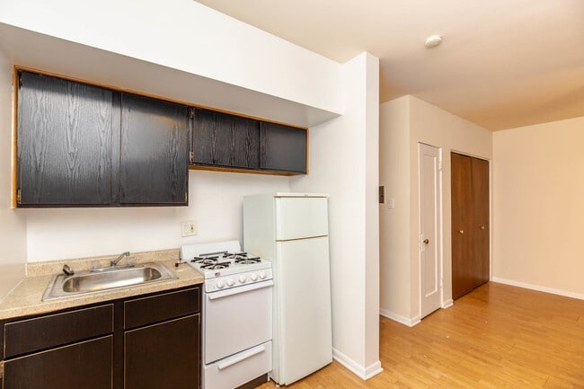 Building Photo - 1504 N Dearborn Pkwy