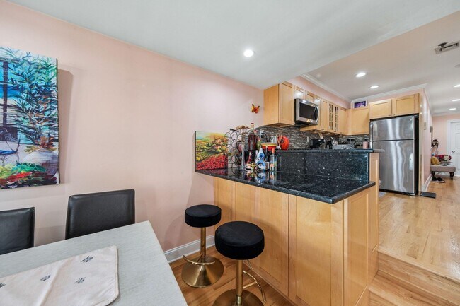 Building Photo - 331 Jefferson St