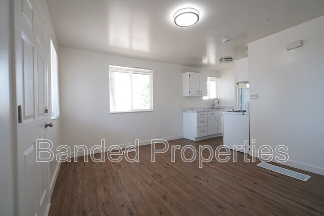 Building Photo - 376 W 700 N