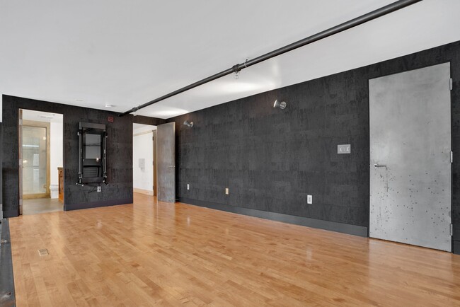 Building Photo - 1 Clarence Pl