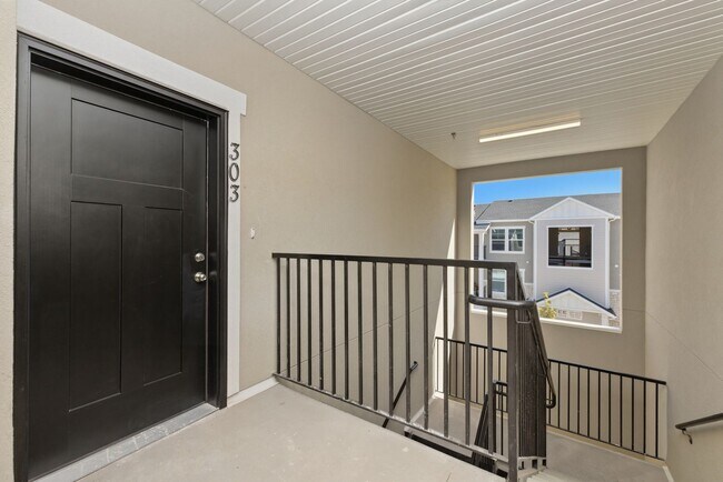 Building Photo - Lar-13714 S Hanley Ln #HH303 Riverton, UT 84096