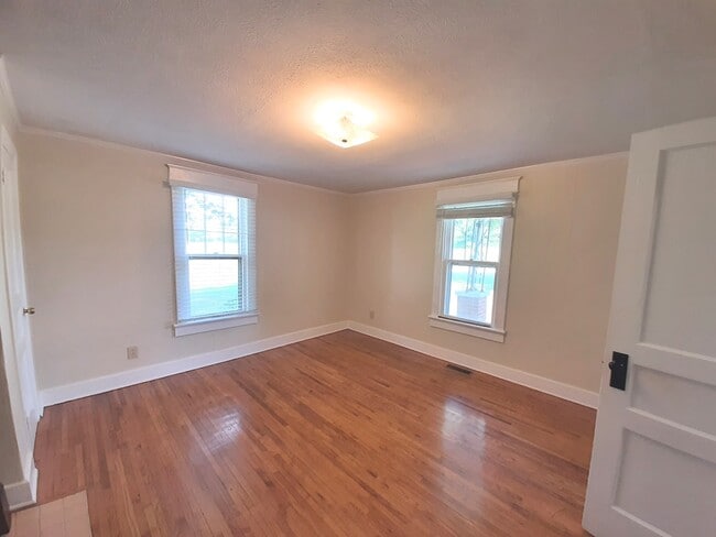 Building Photo - 4560 E Robertson Rd