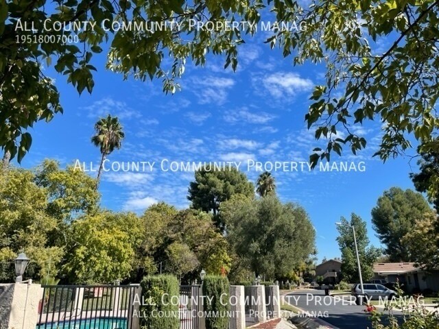 Building Photo - 28543 Via Las Flores