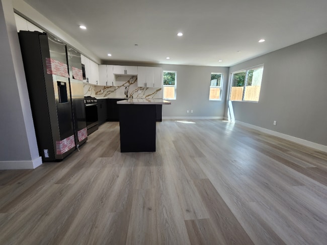 Building Photo - 2223 S Highland Ave