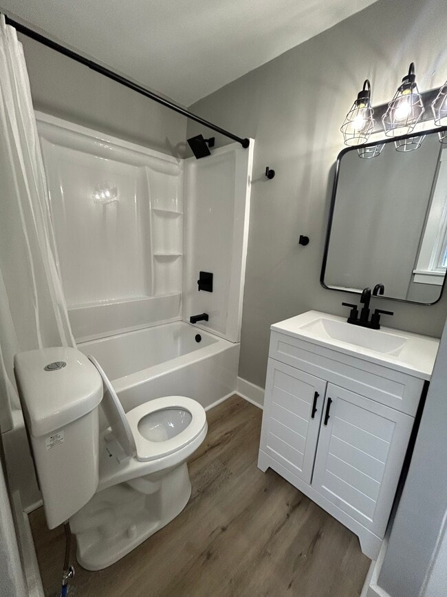 Building Photo - 746 McDonald St