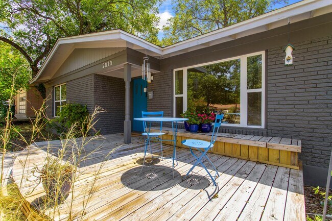 Building Photo - CONTEMPORARY HOME IN ALAMO HEIGHTS