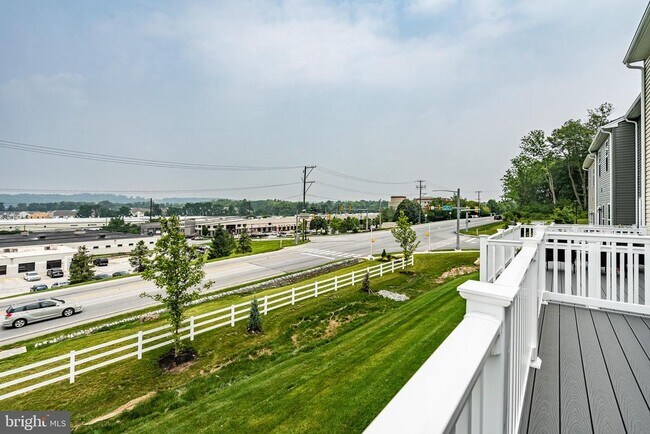 Building Photo - 208 Chase Dr