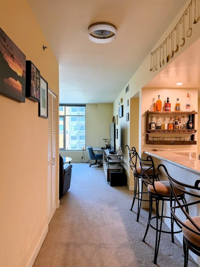 Building Photo - 425 W Beech St