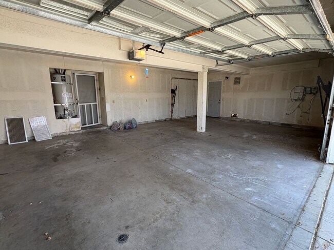 Building Photo - 14333 La Crescenta Ave