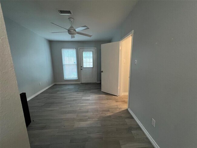 Building Photo - 14020 Schroeder Rd