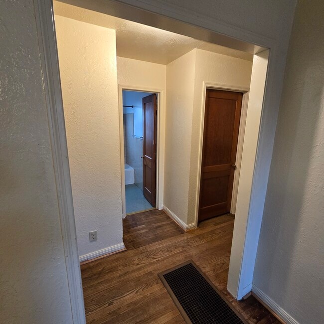 Building Photo - 3 Hillcrest St