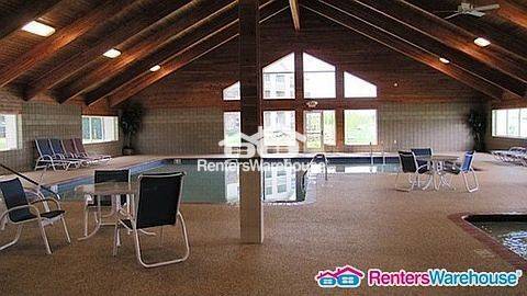 Building Photo - 1321 Lake Dr E