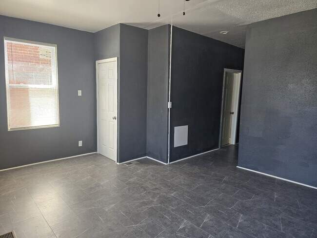 Building Photo - 5608 Wabada Ave
