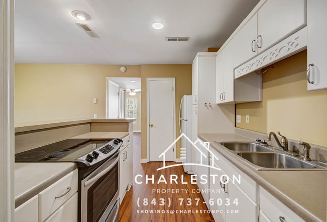 Building Photo - 2318 Applebee Way