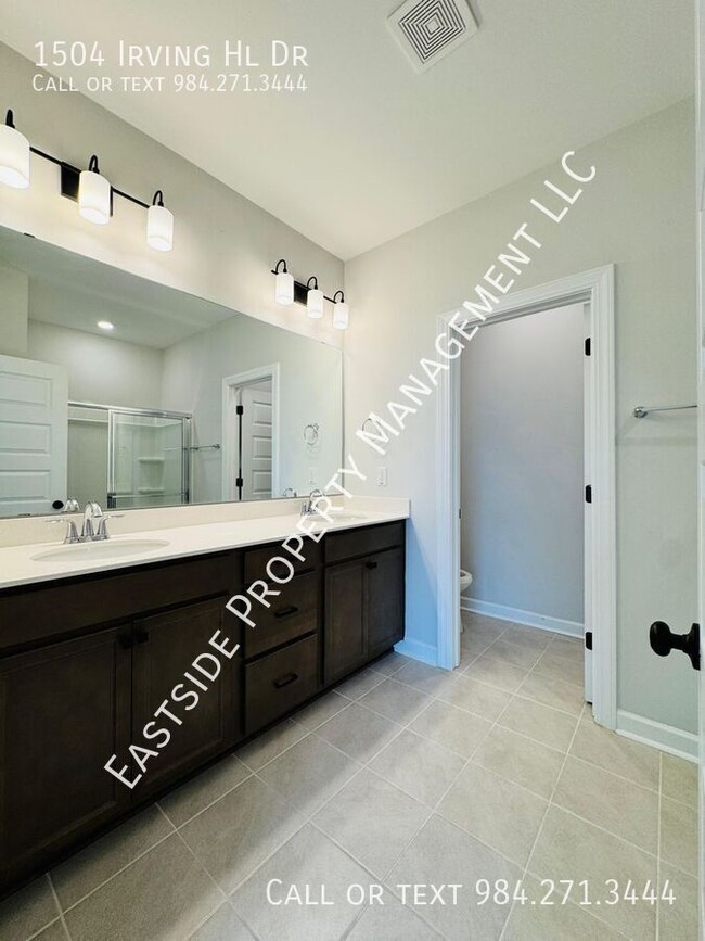 Building Photo - 1504 Irving Hl Dr