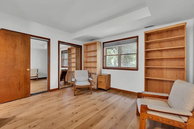 Building Photo - 9 Bronxville Ln