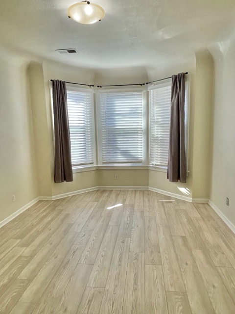 Front bedroom - 1367-1369 Stevenson St